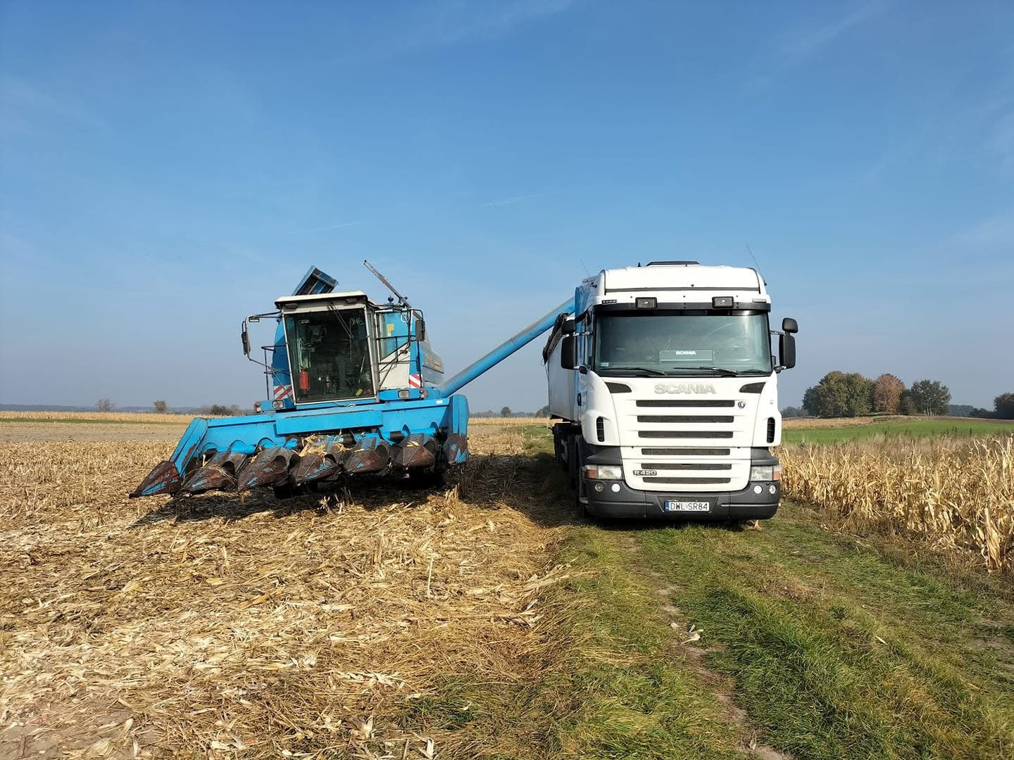 NiebieskiTir z wywrotką